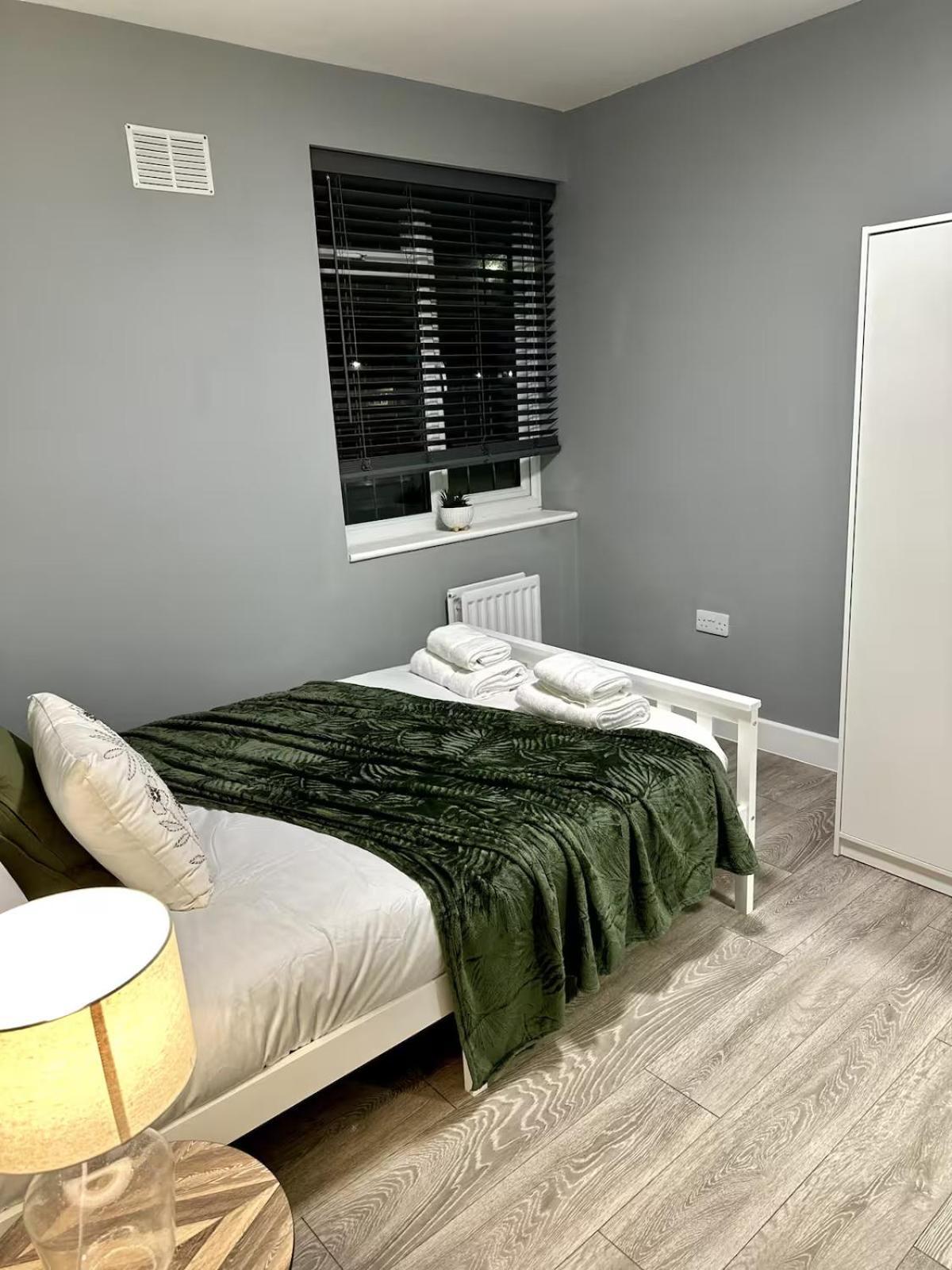Cosy Ensuite Double Room, Near Heathrow Airport Northolt  Kültér fotó